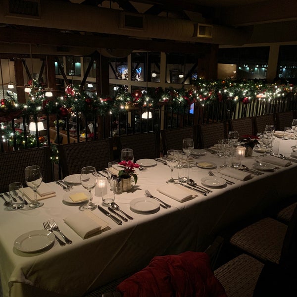 Das Foto wurde bei Waterfront Restaurant von nic t. am 12/11/2018 aufgenommen