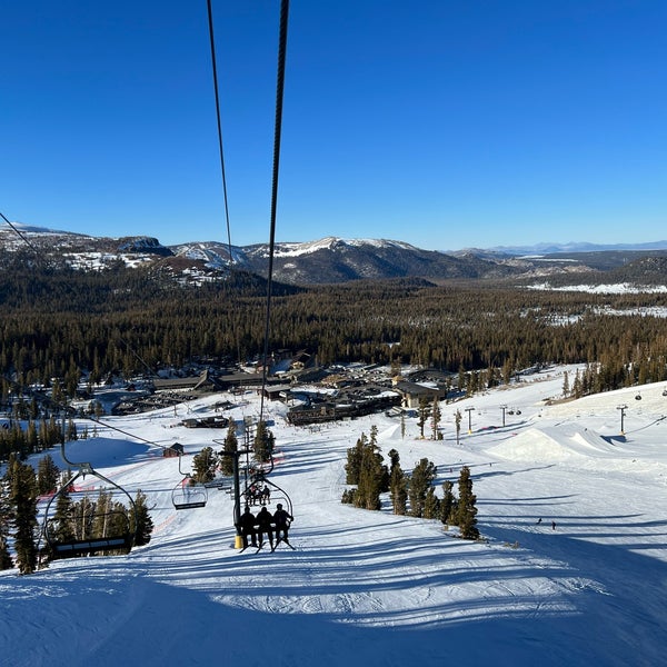 Photo taken at Mammoth Mountain Ski Resort by nic t. on 2/20/2022