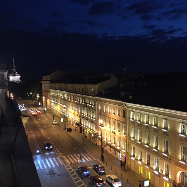 6/1/2015 tarihinde Polinaziyaretçi tarafından Place 43 Таймкафе'de çekilen fotoğraf