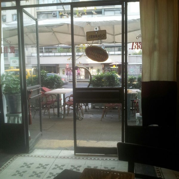 5/15/2013 tarihinde Virginia P.ziyaretçi tarafından Café Bistro de la Barra'de çekilen fotoğraf