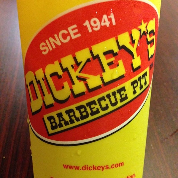 Foto scattata a Dickey&#39;s Barbecue Pit da James il 2/22/2014