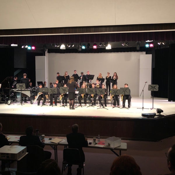 Rolling Meadows High School Rolling Meadows'da Lise