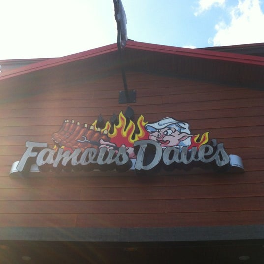 Photo taken at Famous Dave&#39;s by 💜Shellie 💋 M. on 10/5/2012