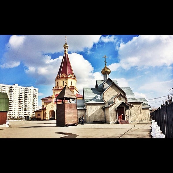 Храм Усекновения главы Иоанна Предтечи в Братееве - Москва