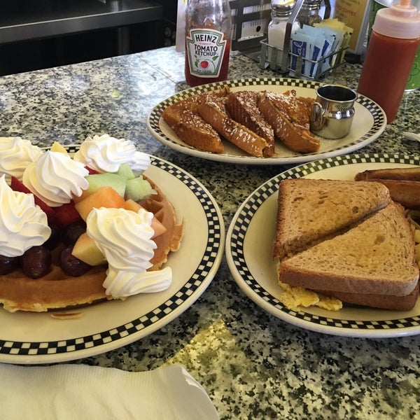Foto diambil di The Breakfast Club oleh jamie y. pada 4/9/2016