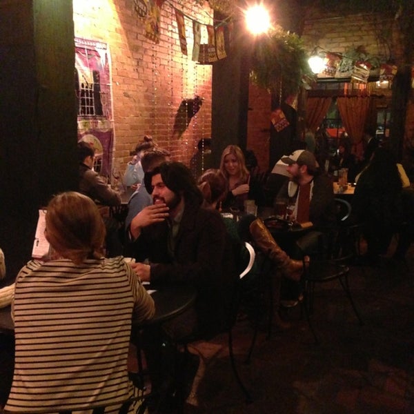 2/13/2013 tarihinde Richard D.ziyaretçi tarafından The Quarter Bar'de çekilen fotoğraf