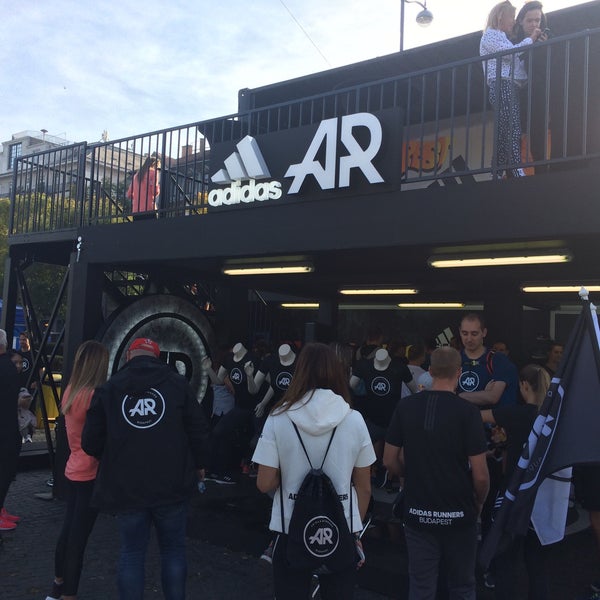adidas runners base