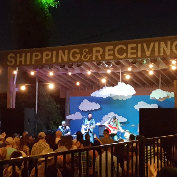 Photo taken at Shipping And Receiving Beergarden by Keri W. on 10/13/2017