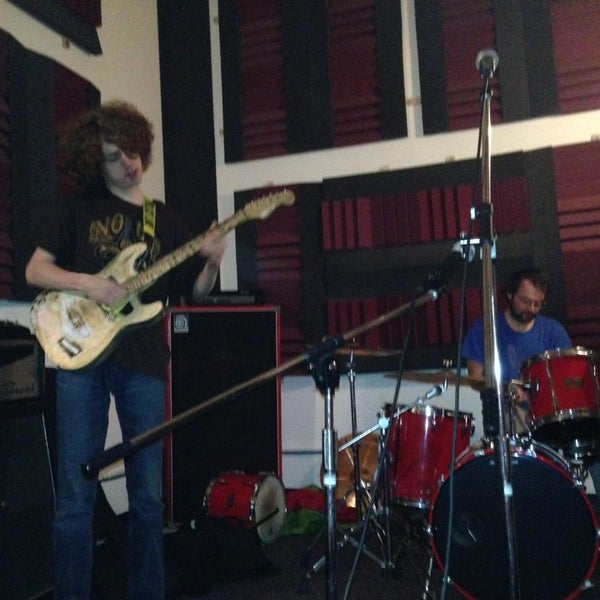 Снимок сделан в The Sweatshop Rehearsal &amp; Recording Studios пользователем &quot;Jack&quot; Barton L. 3/7/2013
