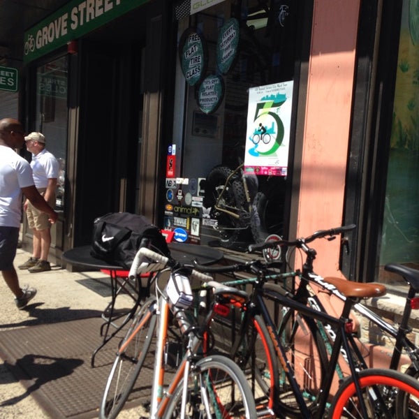 Foto tirada no(a) Grove Street Bicycles por KGS💥 em 6/7/2014