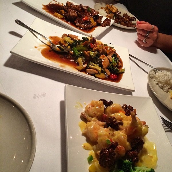 Das Foto wurde bei Friendship Chinese Restaurant von Oscar L. am 5/8/2014 aufgenommen