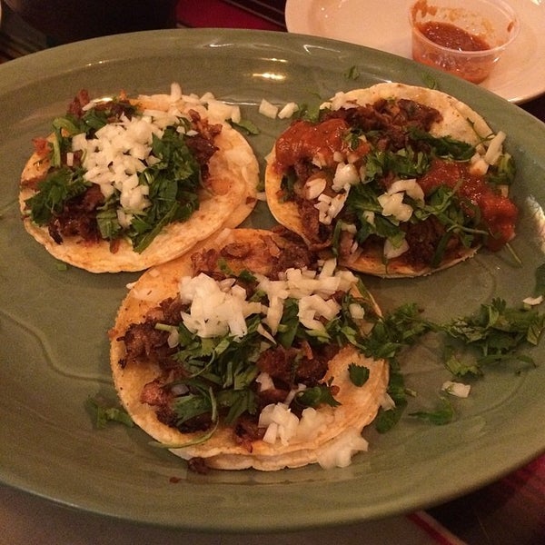 Foto scattata a Tecalitlan Restaurant da Oscar L. il 3/29/2014