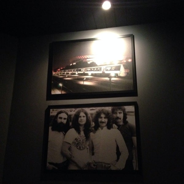Das Foto wurde bei Abbey Road Pub von Letania K. am 8/30/2014 aufgenommen