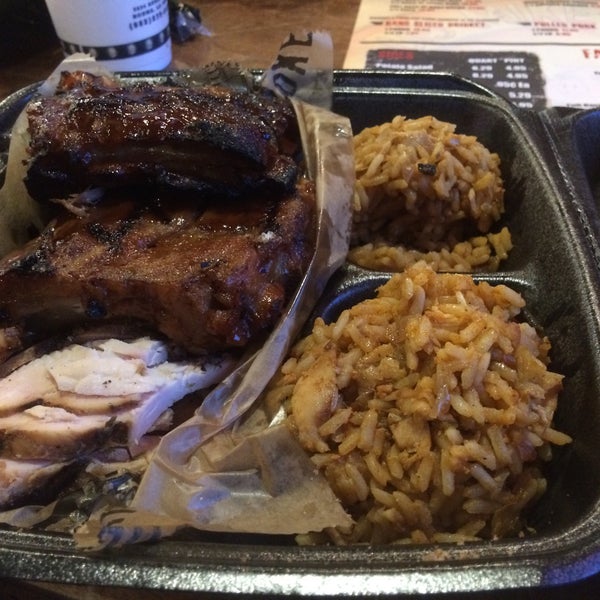 Photo taken at Big Mike&#39;s BBQ Smokehouse by Mariana L. on 3/9/2016