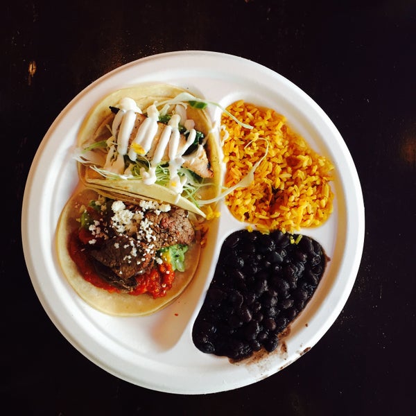 9/25/2015에 Efe T.님이 Dorado Tacos에서 찍은 사진