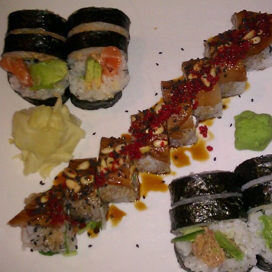 รูปภาพถ่ายที่ Sushi Neko โดย Amy L. เมื่อ 4/12/2013