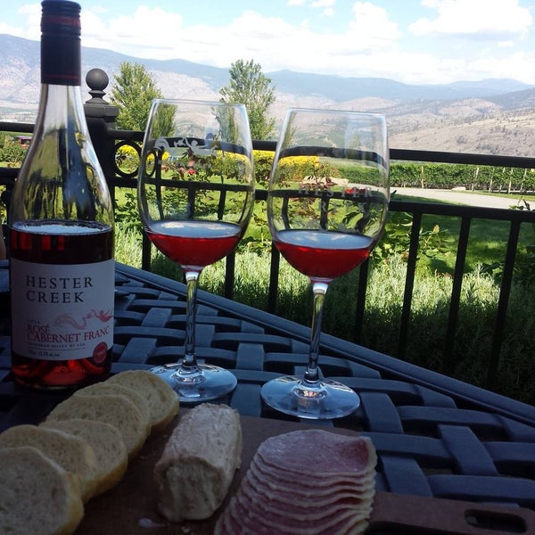 Foto diambil di Hester Creek Estate Winery oleh Aldrich B. pada 8/9/2015