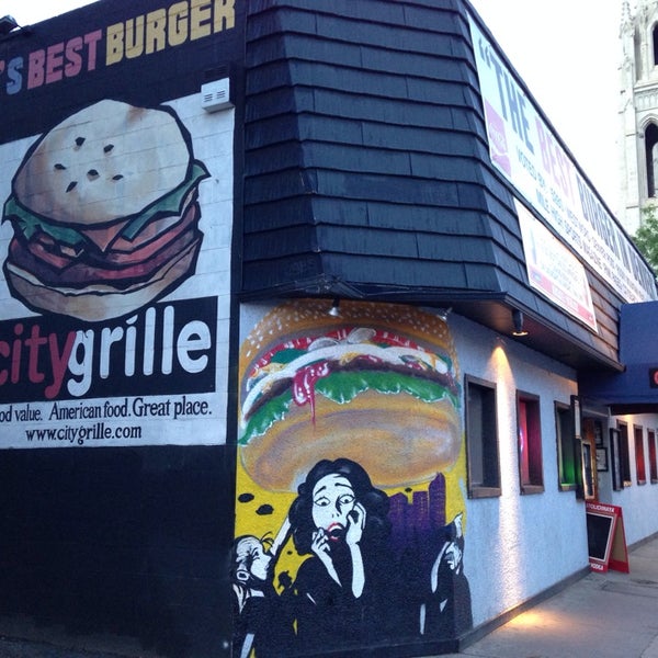 รูปภาพถ่ายที่ City Grille โดย Fat P. เมื่อ 5/26/2014