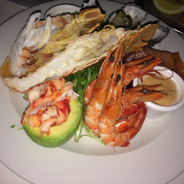 Снимок сделан в Blue Fish Seafood Restaurant пользователем love Au 8/5/2016