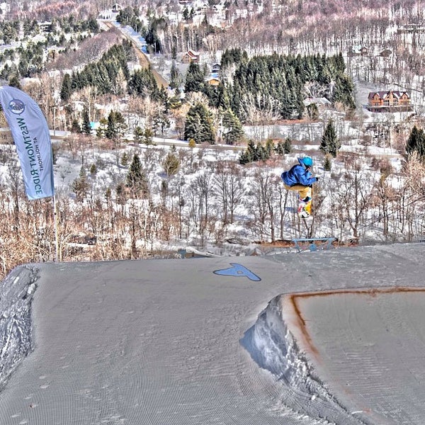 รูปภาพถ่ายที่ HoliMont Ski Area โดย Dash H. เมื่อ 3/9/2013