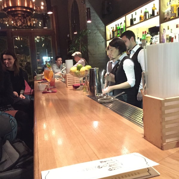 Foto tirada no(a) Zing Bar por Asya G. em 10/17/2015