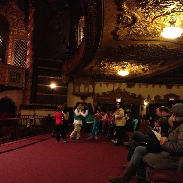 Das Foto wurde bei St. George Theatre von Mariliz P. am 3/15/2013 aufgenommen