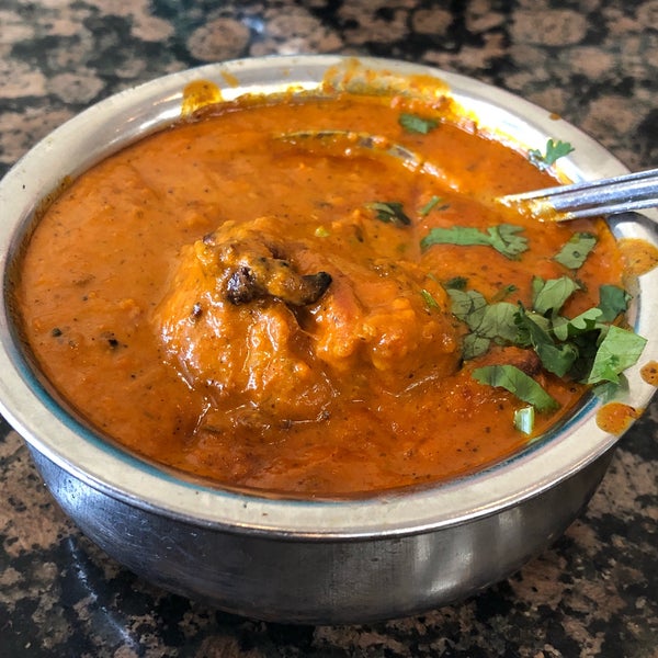 รูปภาพถ่ายที่ Bhanu&#39;s Indian Grocery &amp; Cuisine โดย Scott T. เมื่อ 5/1/2019