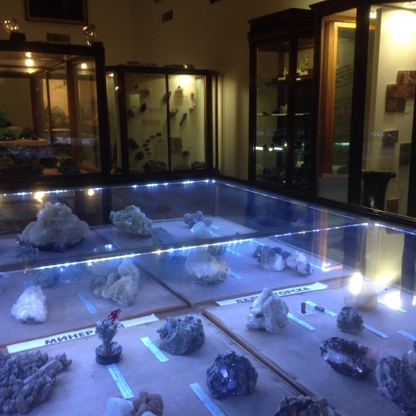 10/27/2016에 Albert V.님이 Геологический музей им. В. И. Вернадского에서 찍은 사진