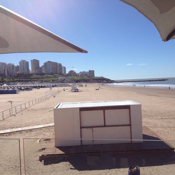 Foto tirada no(a) Quba Café de Mar por Juan Pablo D. em 4/11/2014