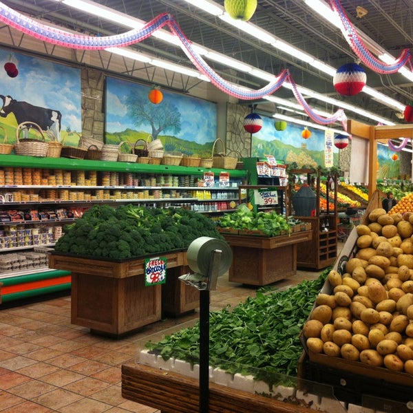 Photo taken at Stanley&#39;s Fresh Fruits and Vegetables by Czarina M. on 4/12/2013