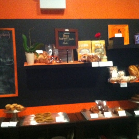 Photo taken at Hendrickx Belgian Bread Crafter by Czarina M. on 10/19/2012