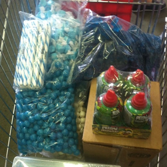 Foto diambil di Jack&#39;s Wholesale Candy &amp; Toy oleh Pi&#39;ilani H. pada 10/6/2012