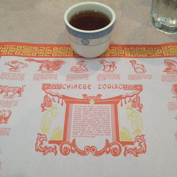 9/17/2013 tarihinde Kirstie Z.ziyaretçi tarafından Hunan Chinese Restaurant'de çekilen fotoğraf