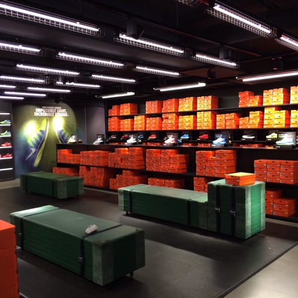 Entertainment mode thema Nike Employee Store Hilversum - Sporting Goods Shop