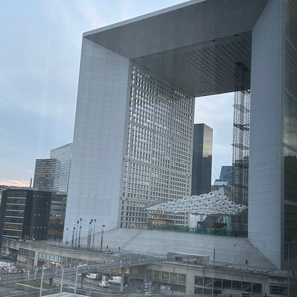 Photo taken at Hôtel Renaissance Paris La Défense by Adynutza on 12/13/2022