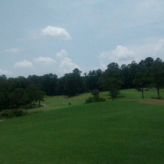 Foto scattata a Hilaman Golf Course da Michael D. il 6/22/2014