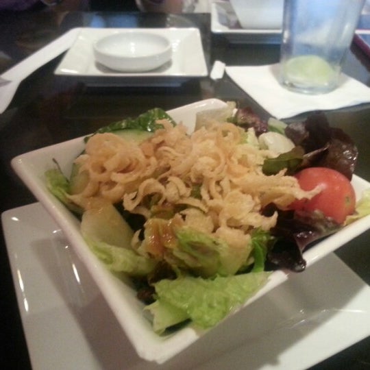 Foto scattata a Red Koi Thai &amp; Sushi Lounge da Mark S. il 10/23/2012