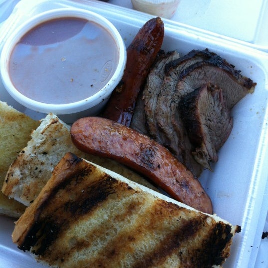 รูปภาพถ่ายที่ Just BBQ โดย Abilene L. เมื่อ 10/15/2012