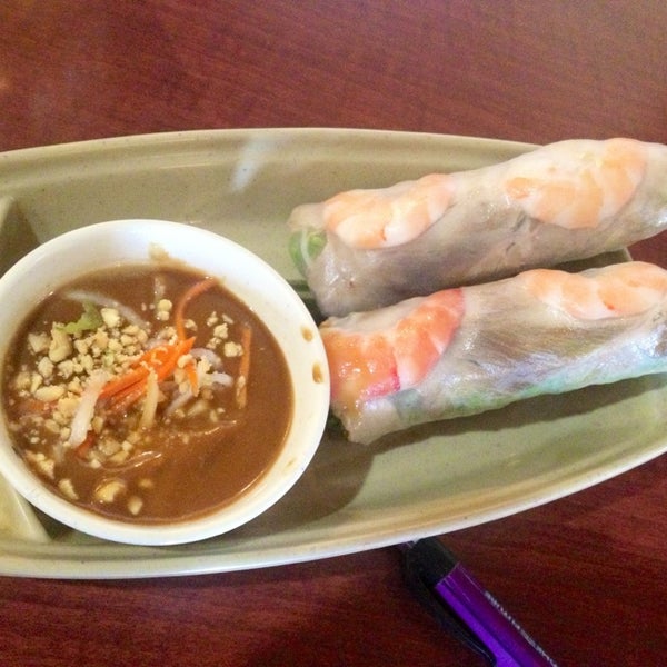รูปภาพถ่ายที่ Pho Van Vietnamese Cuisine โดย David P. เมื่อ 5/17/2013