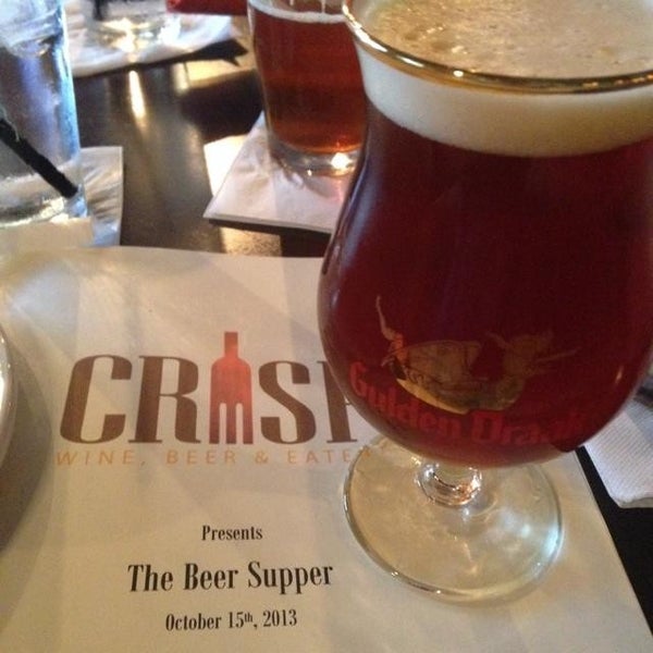 รูปภาพถ่ายที่ Crisp Wine-Beer-Eatery โดย Cyriaque M. เมื่อ 10/15/2013
