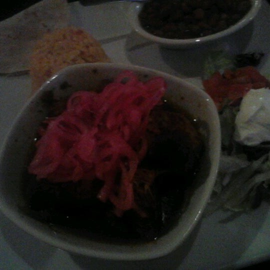 Foto diambil di Los Aztecas Mexican Restaurant oleh Danielle L. pada 10/27/2012