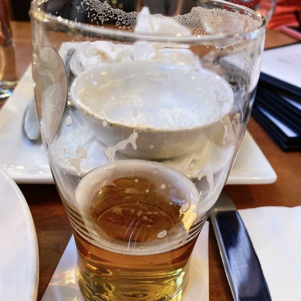 Foto tomada en Deschutes Brewery Bend Public House  por John B. el 7/24/2022