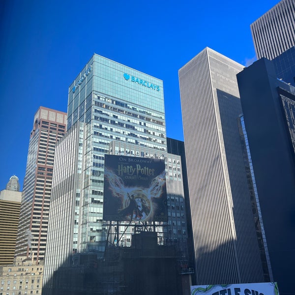 Foto tomada en Renaissance New York Times Square Hotel  por Olivier N. el 2/7/2022