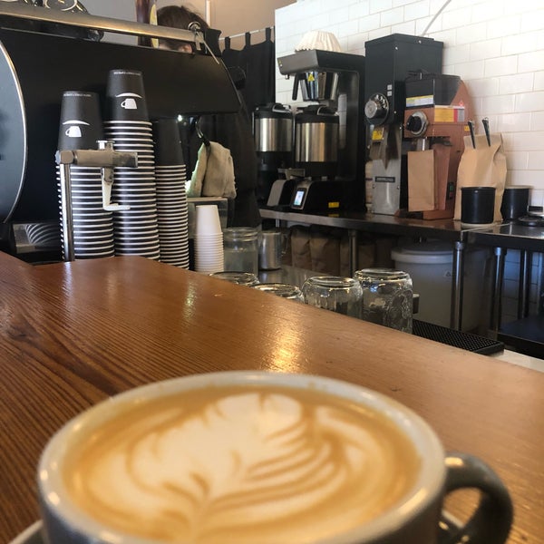 Photo taken at Ninth Street Espresso by Olivier N. on 4/1/2019