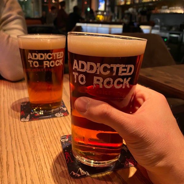 Photo taken at Addicted to Rock Bar &amp; Burger by Mert on 2/19/2023