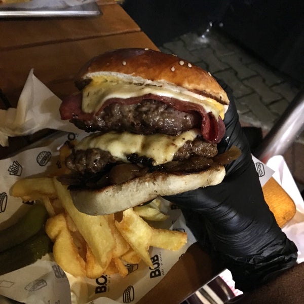 Foto tomada en B.O.B Best of Burger  por Mert el 12/22/2017