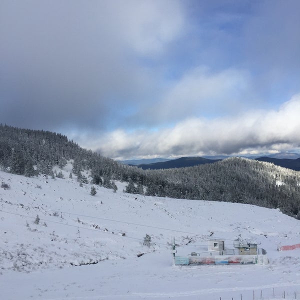 Foto tirada no(a) Kaya Palazzo Ski &amp; Mountain Resort por Burak Ö. em 12/8/2021