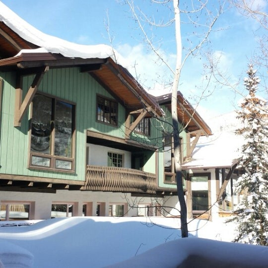 Photo taken at The Lodge at Vail by Juan Pablo A. on 12/24/2014