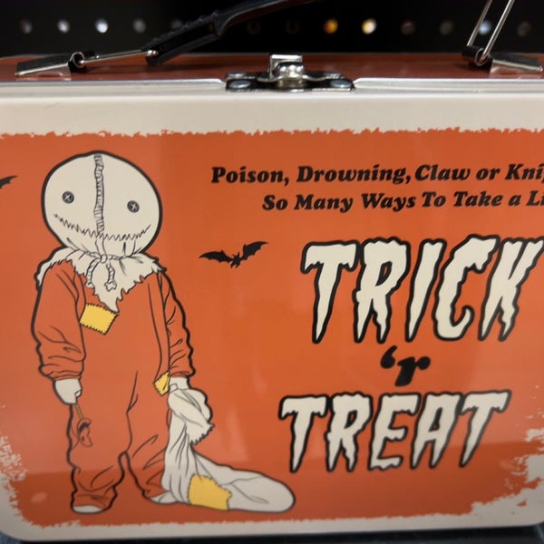 Spirit Halloween Costume Shop in Culver City