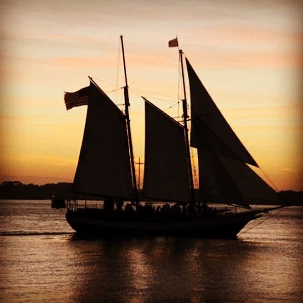 Снимок сделан в Schooner Freedom Charters пользователем Schooner F. 3/11/2015